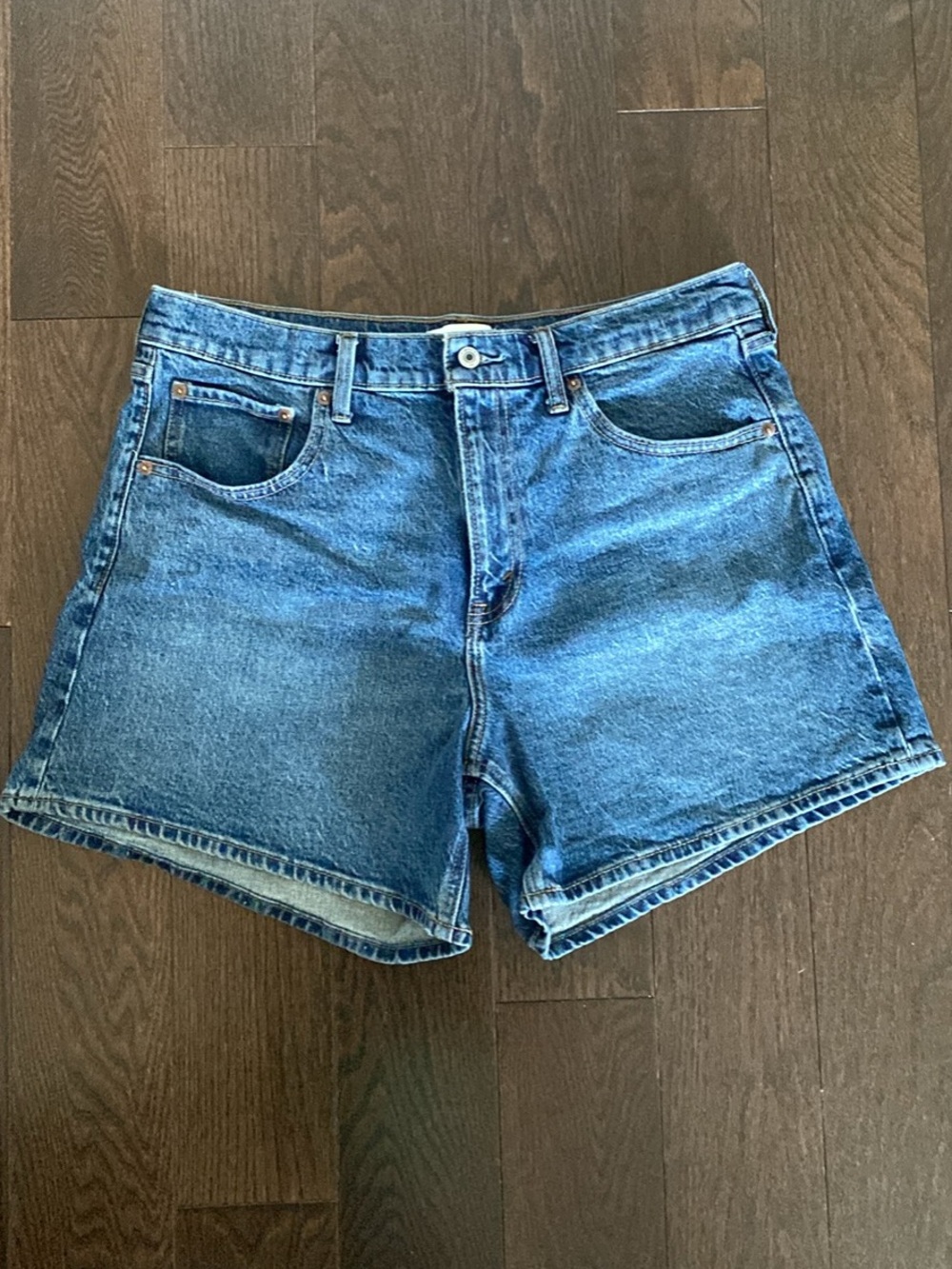 Abercrombie & Fitch High Rise Dad Short Size 31 (Medium wash)